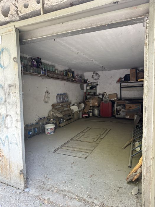 Продам  собственный гараж в центре