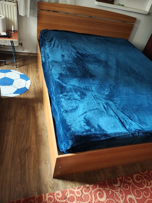 Vând pat matrimonial 800 lei