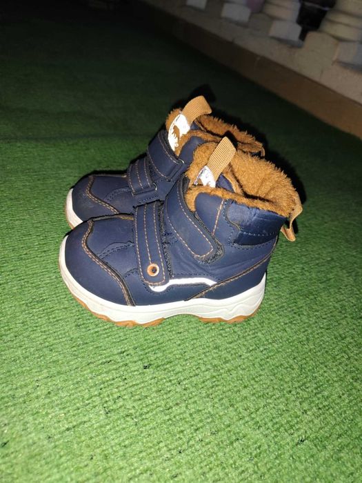 Маратонки Адидас 23 размер и топли боти Синсай 23 размер