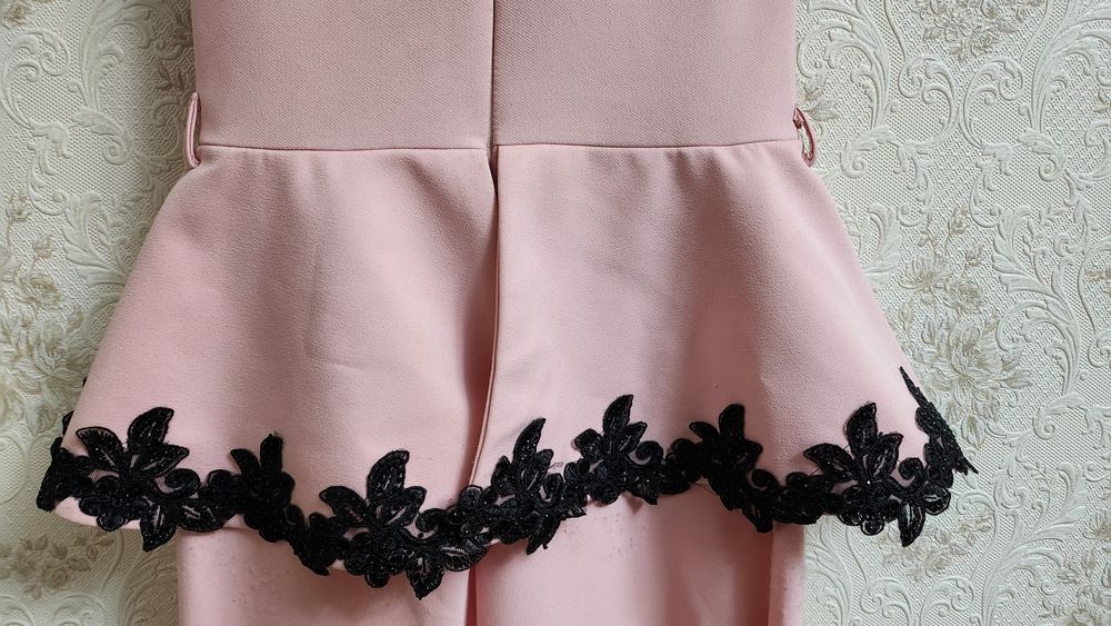 Нежно-розовое платье