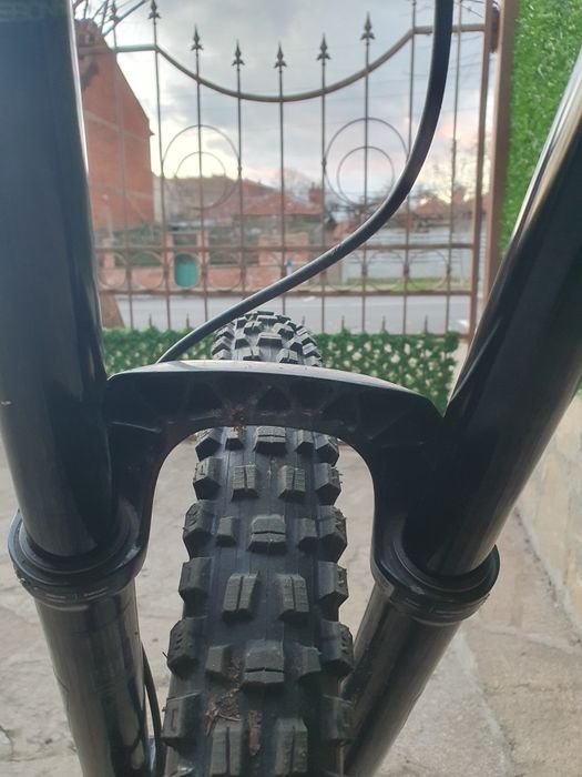 Продавам колело commencal furious