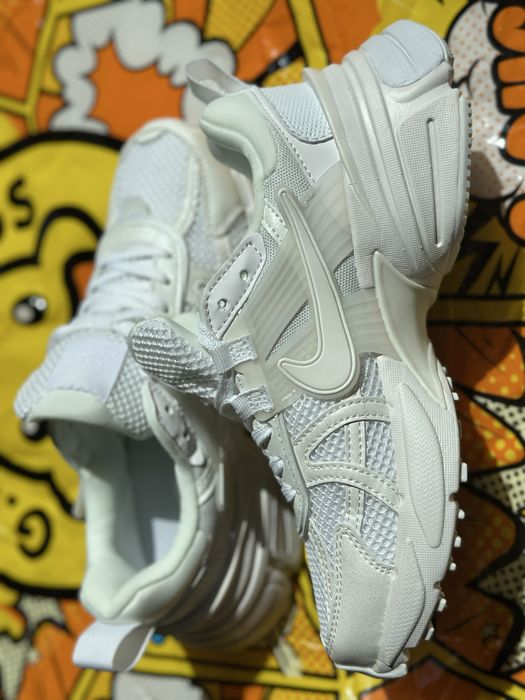 Обувки  NIKE V2K RUN