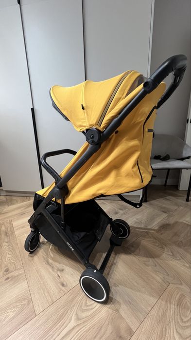 Продаем прогулочную коляску Anex air