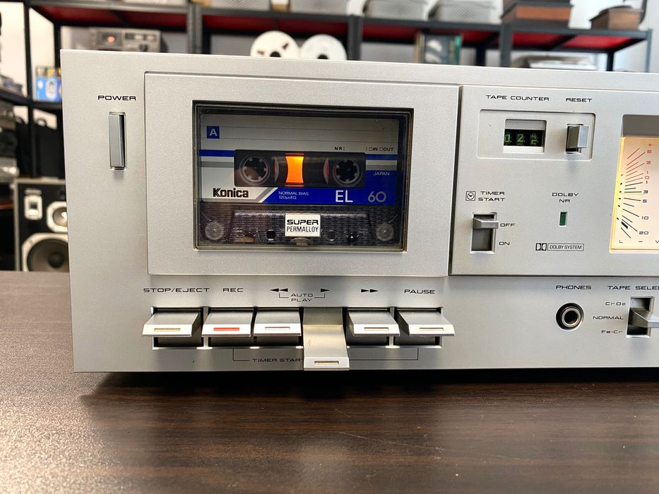Касетен дек Akai