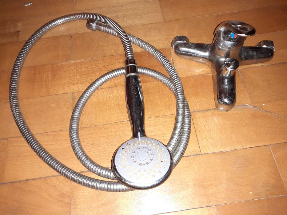 Baterie de duș pentru cadă cu furtun de duș