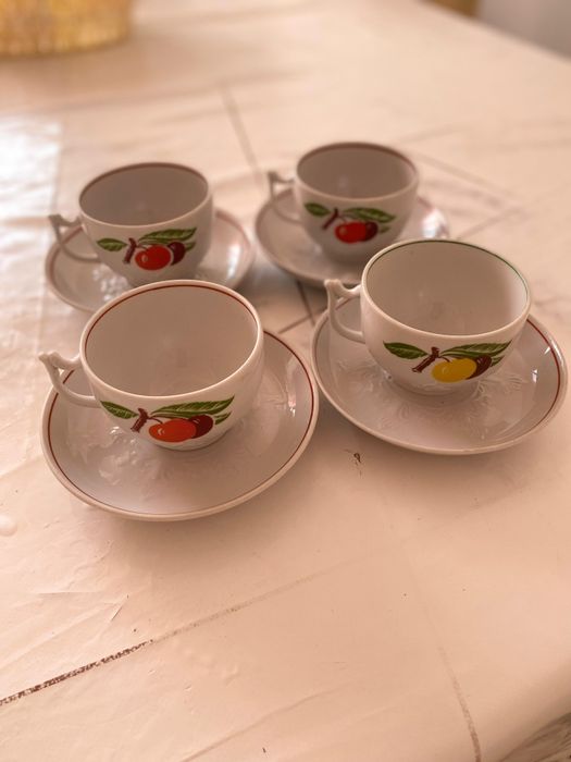 Чашки с блюдцем 4 штук