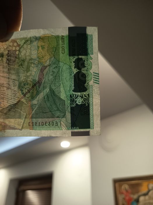 Българска банкнота от 100 лв истинска