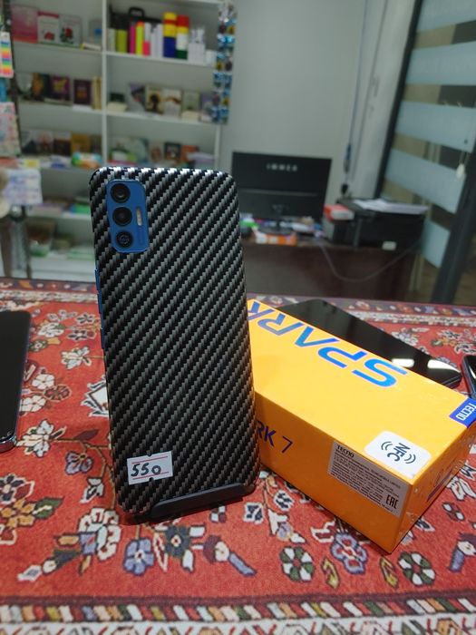 Arzon telefonlar sotuvda. Tecno va oppo