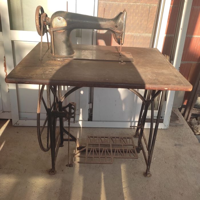 Телевизор Витязъ, шевна машина Британия
Радио грам