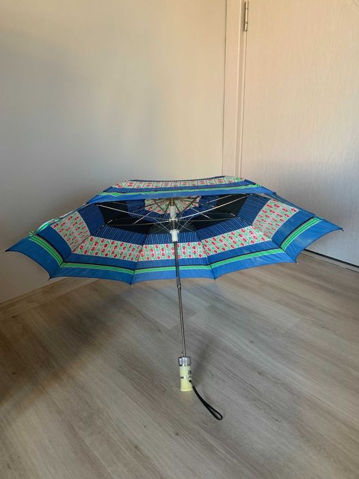 Дамски чадър не употребяван, автоматичен от соца.