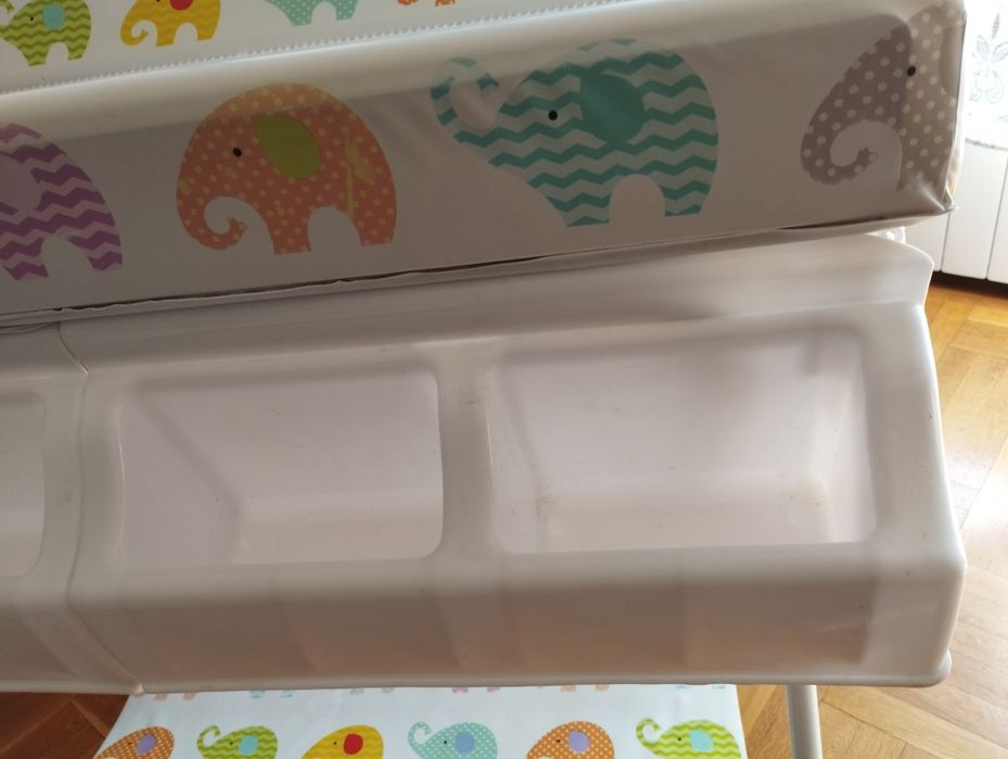 Бебешки повивалник и вана с ергономична стойка