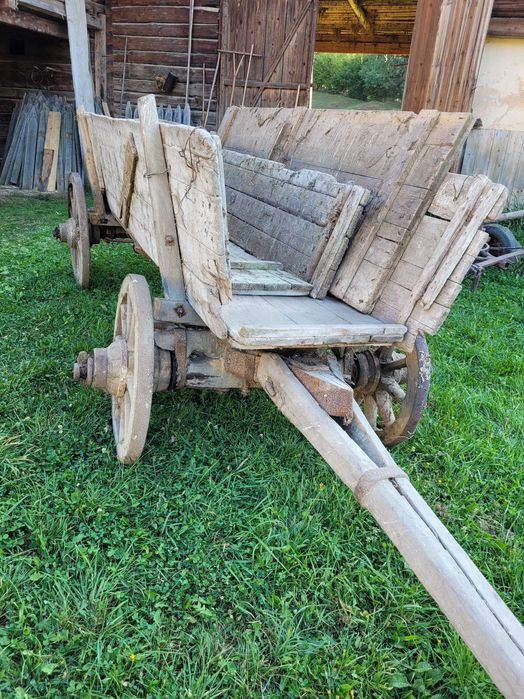 Car de lemn pentru boi cu jug