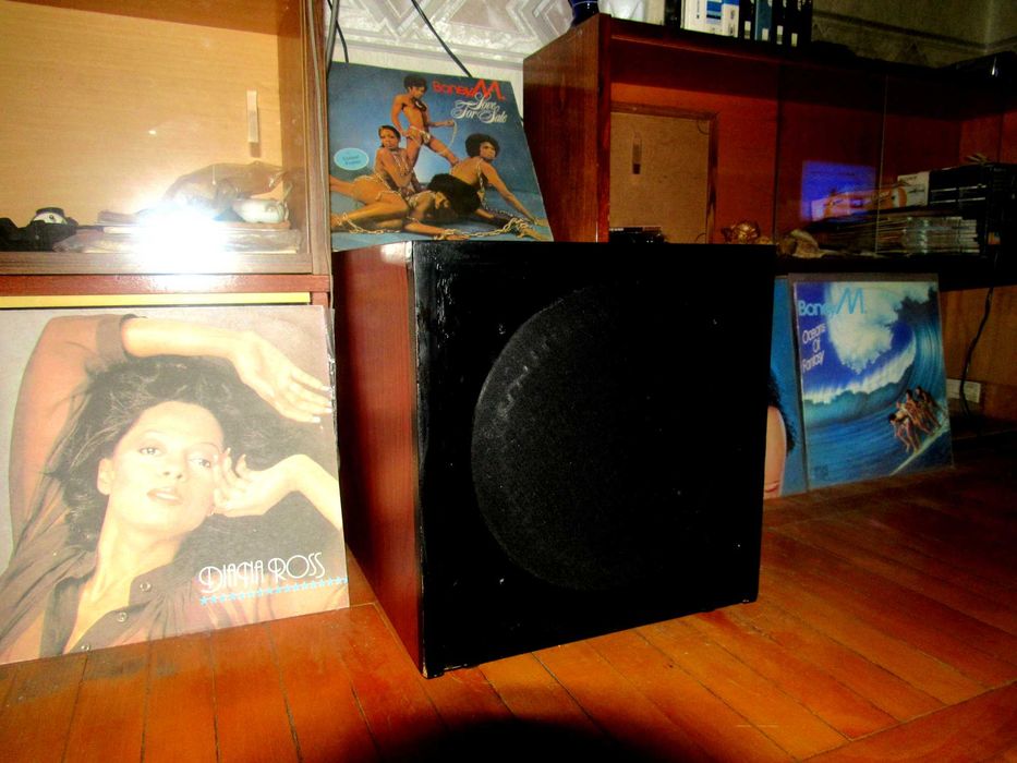 CD/DVD плеер «Hyundai 5068», пульт, активный сабвуфер, колонки (100 W)