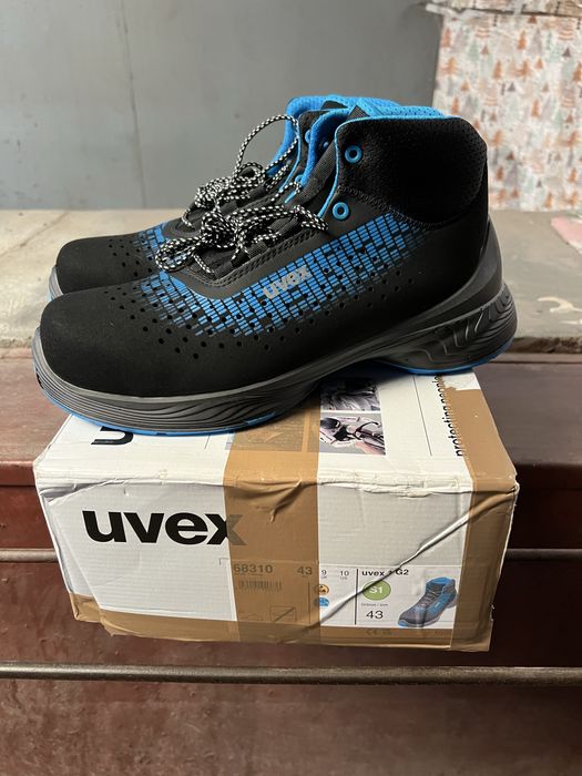 Vand bocanci protectie Uvex marimea 43