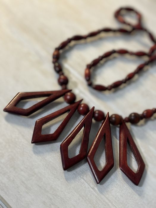 Колье и серьги из красного дерева СССР