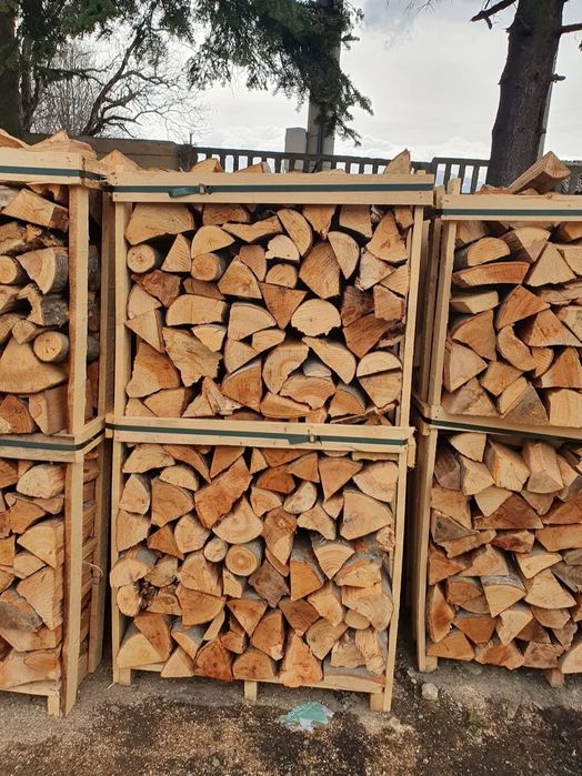 Lemn de foc de fag și brichete