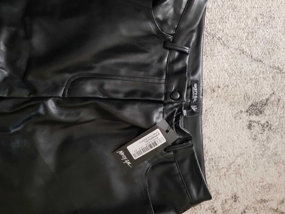 Pantaloni din piele Nasty Gal