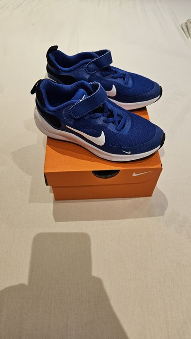 Маратонки Nike  revolution 7
