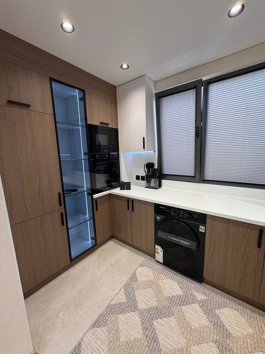 ПРОДАЕТСЯ КВАРТИРА ЦУМ ,110 Школа,Митрадабский Район 3-шка