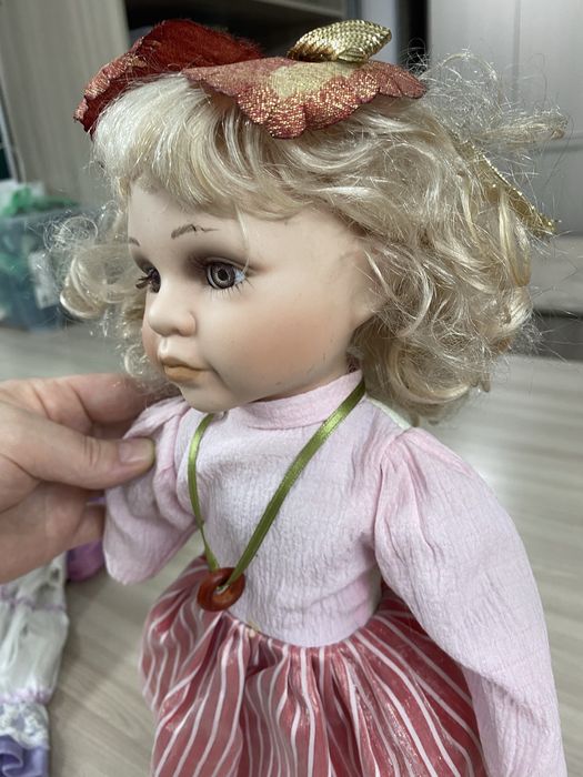 Фарфоровая кукла