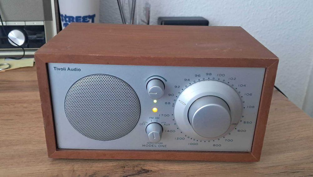 Radio TIVOLI Audio Henry Kloss Model One