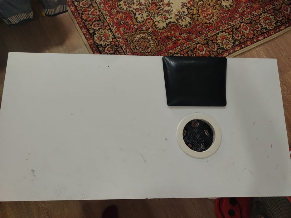 Маникюрный стол и гель лаки