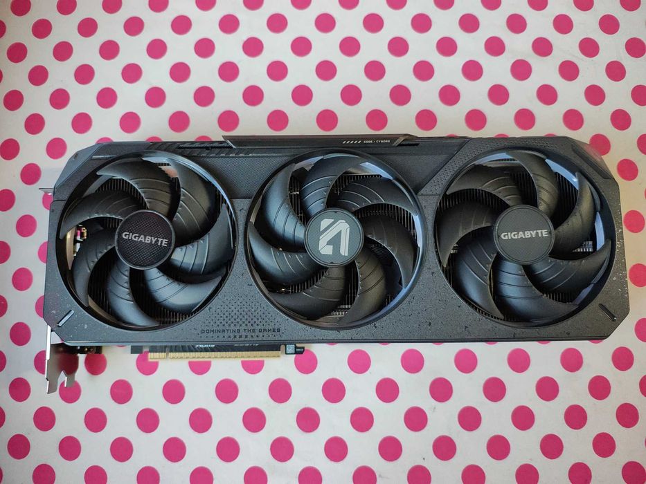 Placa video Gigabyte RTX 5070 GAMING OC 12GB GDDR7 192-bit.