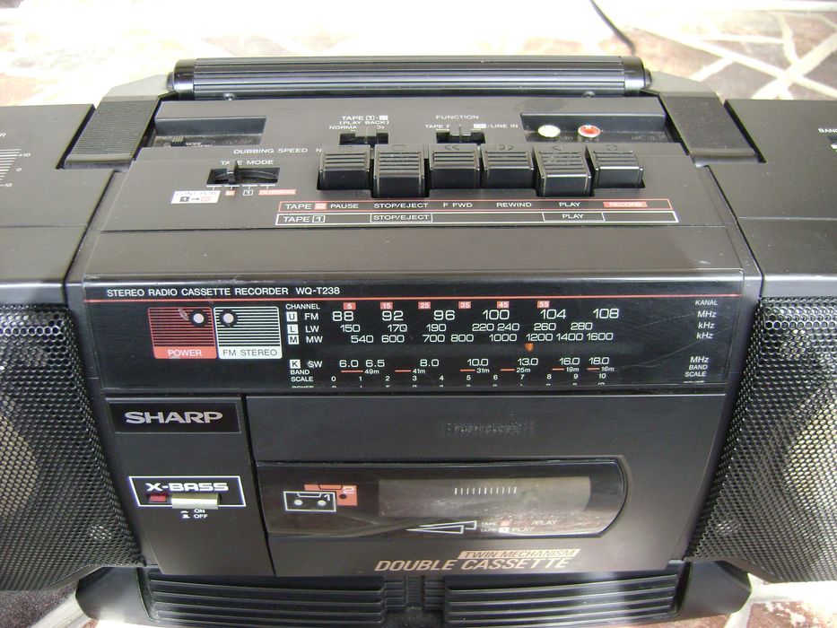 Касетофон Шарп WQ238 BH/BK/ двукасетъчен и нови касети Maxell 90 мин.