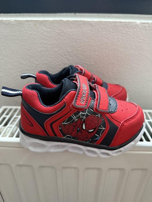 Adidasi Spiderman / Marvel , marime 23