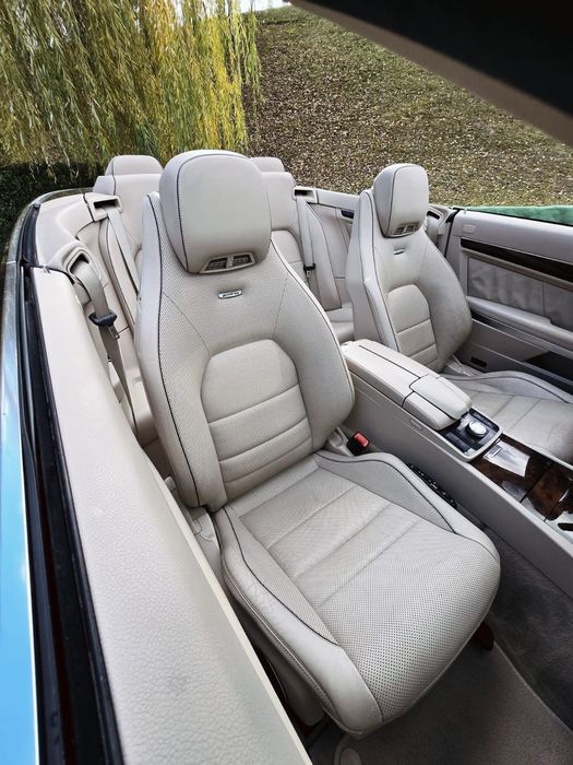 Mercedes-Benz E220 CDI Pachet AMG Cabrio

Pachet AMG

Faruri automate/