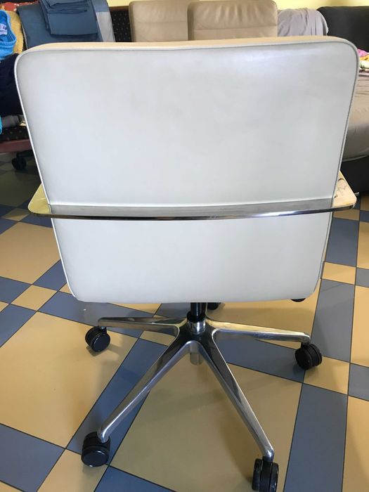 Дизайнерски конферентен стол-Bernhardt Design duet task chair