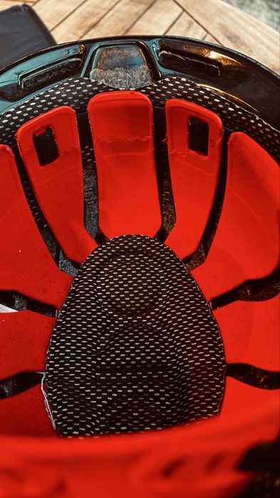 Ски каска Uvex jimm octo+.