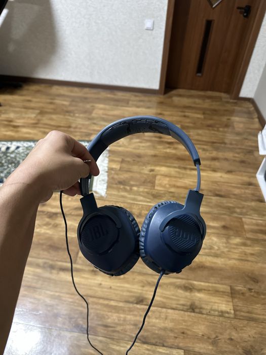 Наушники JBL QUANTUM 100 в хорошом состояний
