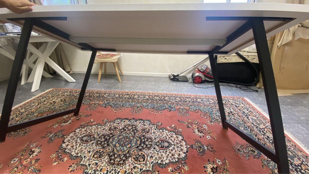 Стол в гостинную