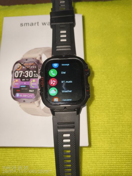 Smartwatch cu lanternă