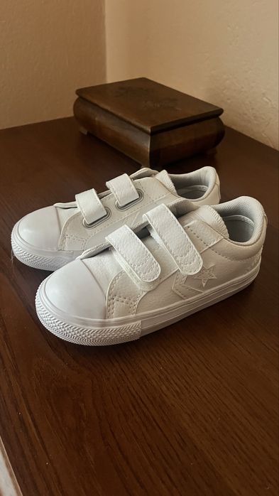 Детски кожени кецове с  лепенки  Converse All strars