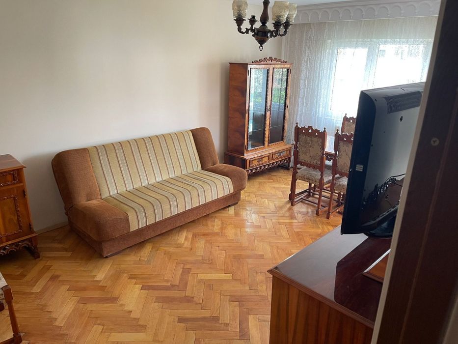 Inchiriez apartament cu 3 camere