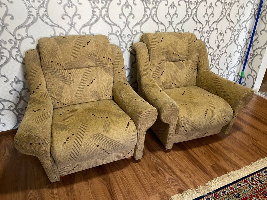 2та кресло сотилади