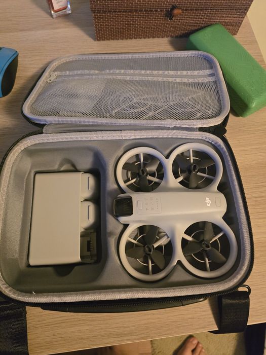 Drona dji neo defecta (două baterii bune și geanta)