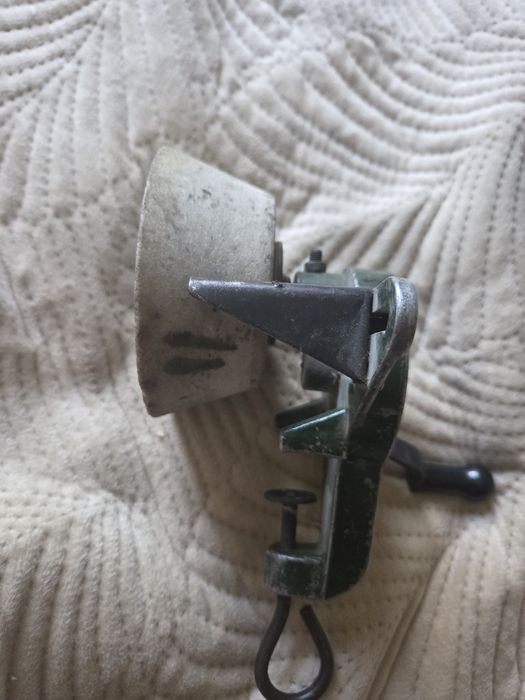 Продаю  точильный станок ручной