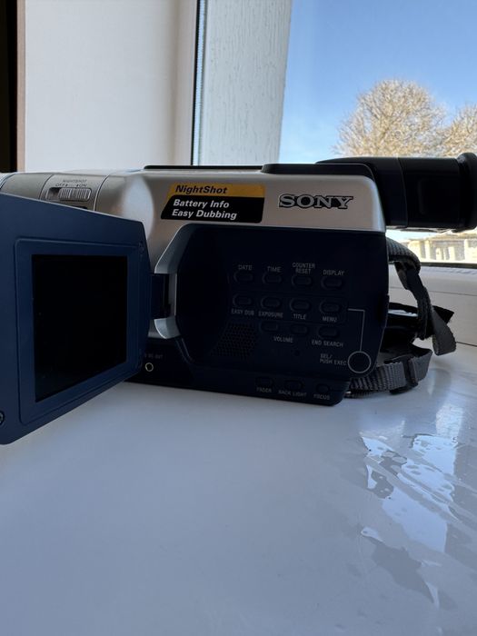 Sony Handycam Hi8 новая