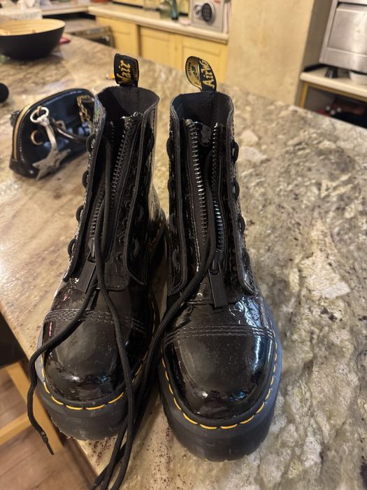 Оригинални Dr.Martens чисто нови ботуши