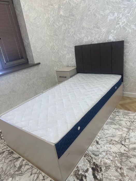 Новая кровать с матрасом 200 длина и 100 ширина