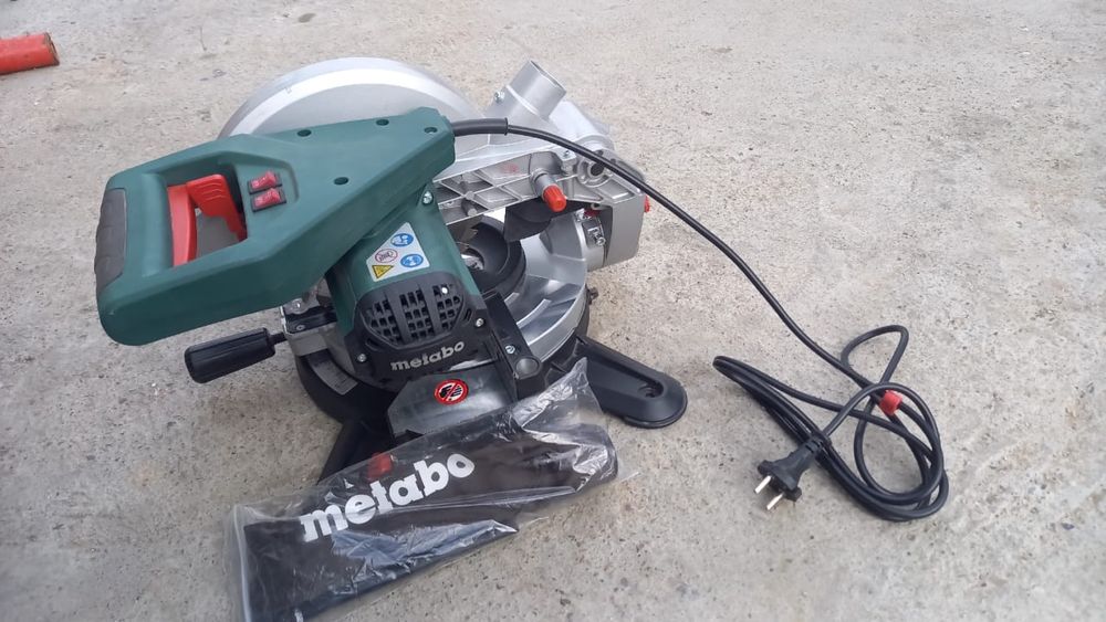 Торцовая пила Metabo KS 216 M LASERCUT