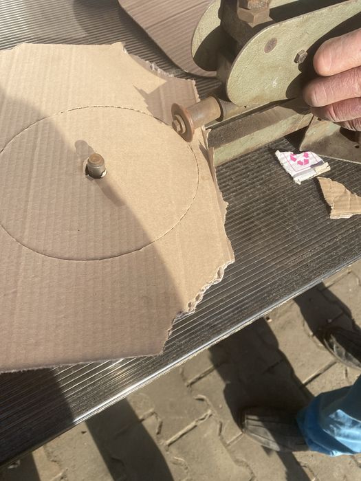 Ghilotina pentru taiat materiale neferoase rotund si strung metale