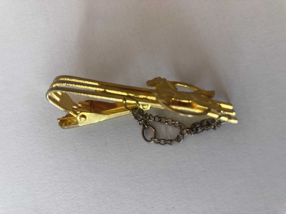 Продавам игли за вратовръзки