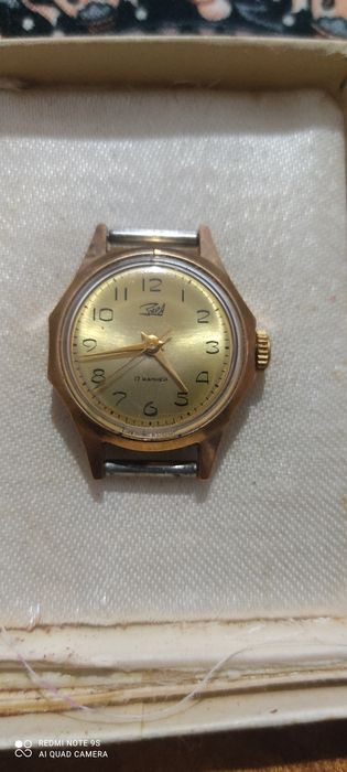 Золотые часы ЗАРЯ 17 камней