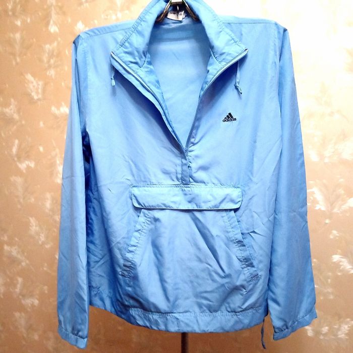 Ветровка женская, цвет - голубой.