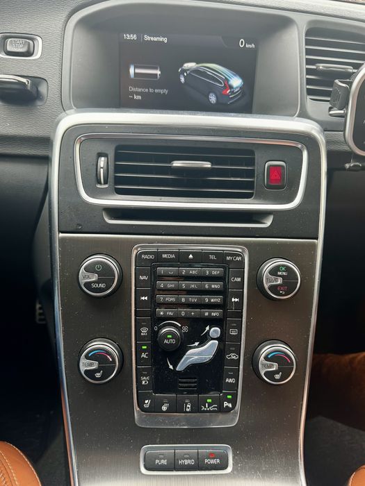 Vând Volvo V60 Plug-in Hybrid D6 Twin Engine AWD, plug-in hybrid, echipare completă