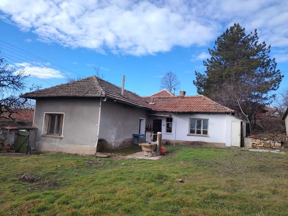 Продава се Къща в с. Пелишат, Област Плевен - 178 кв.м за 96 €/кв.м - Снимка #1